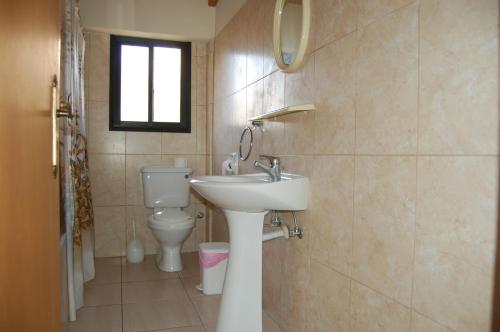 Nicos & Olympia Apartments - image 8