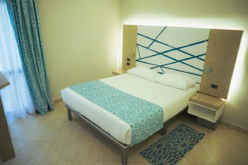 Superior Double Room with Sea Side View image 5