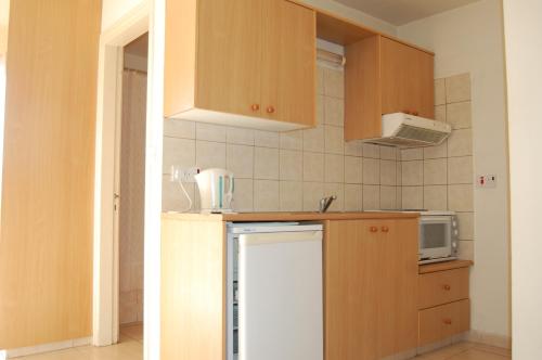 Nicos & Olympia Apartments - image 10