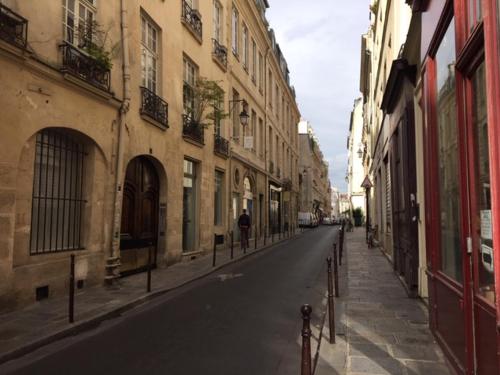 Unique loft apartment in Le Marais - image 14