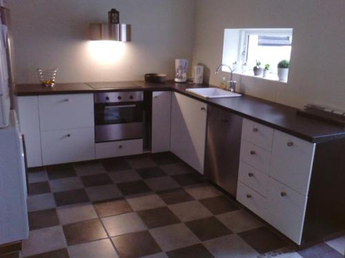 virtuve, Svalegaarden Guesthouse in Saerslev