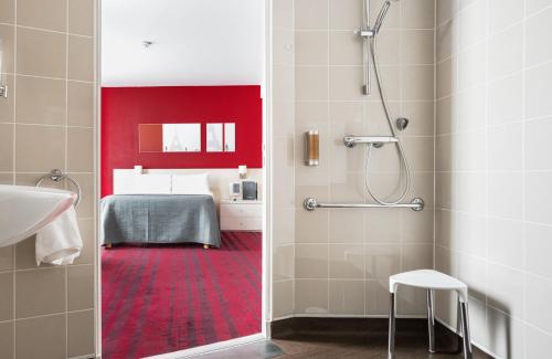 room detail thumbnail 2