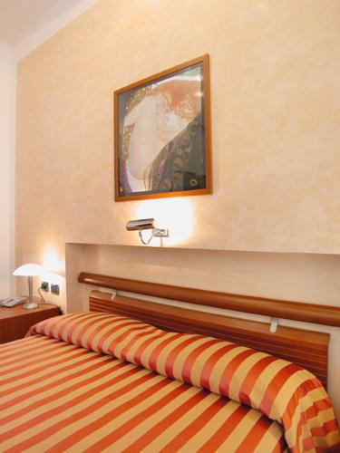 Superior Deluxe Double or Twin Room  image 9
