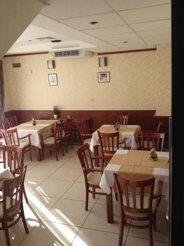 Hotel Elena - image 2