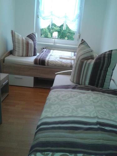 Ferienwohnung mit Balkon 10.2km von Elstertrebnitz entfernt