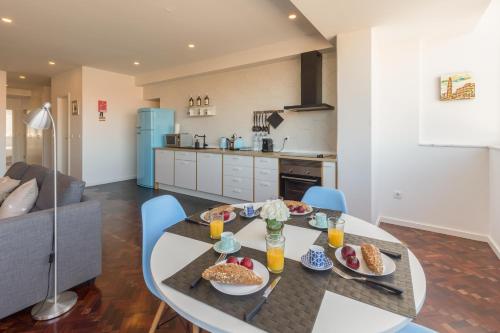  PortuLiving Music House Charming Apartment (w/ Netflix) in Porto