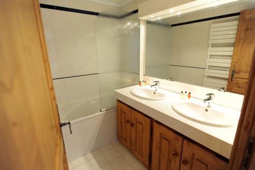 Studio (4 Adults) image 9