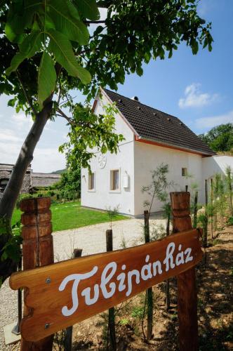  Tulipán Ház in Balatonudvari