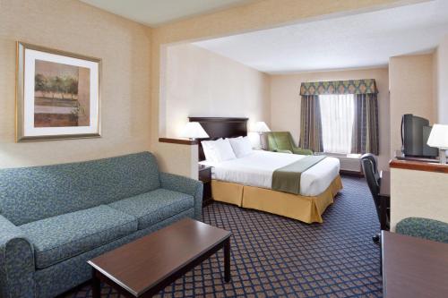 Holiday Inn Express Hotel & Suites Delaware-Columbus Area by IHG in Sunbury, USA