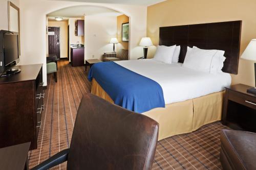 Holiday Inn Express and Suites Hotel - Pauls Valley, an IHG Hotel