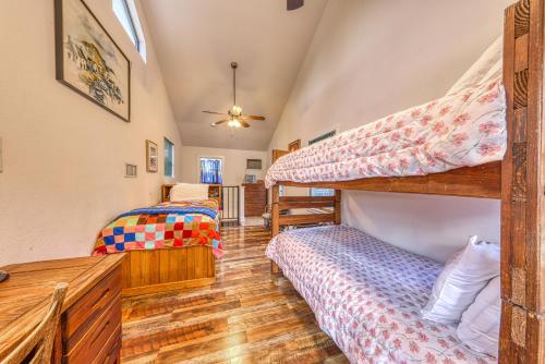 Bumblebee Lodge in Ingram, USA