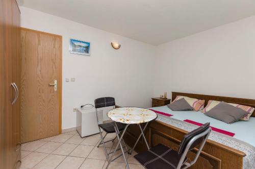 Apartment and Room Ilija - image 6