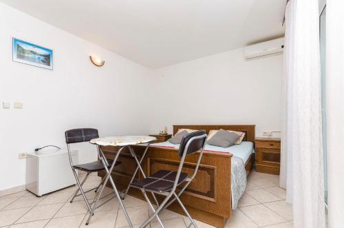 Apartment and Room Ilija - image 11