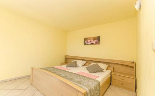 Apartment and Room Ilija - image 8