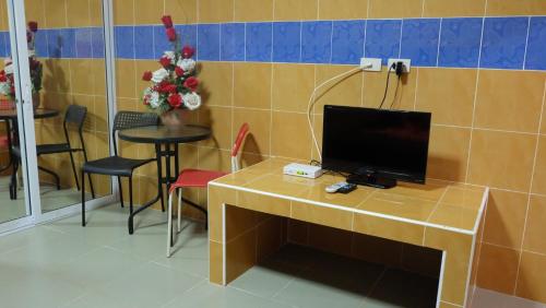 Shared lounge/TV area, D5 Hotel สาขามาบโป่ง in Phan Thong
