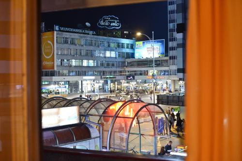 Kilátás, Glorious Rooms in Nyis