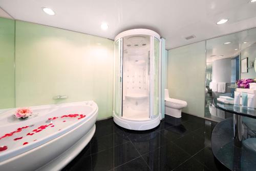 Regal Airport Hotel Hong Kong