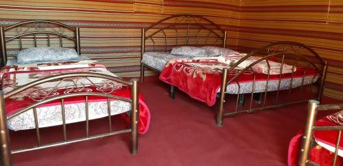 2 double beds