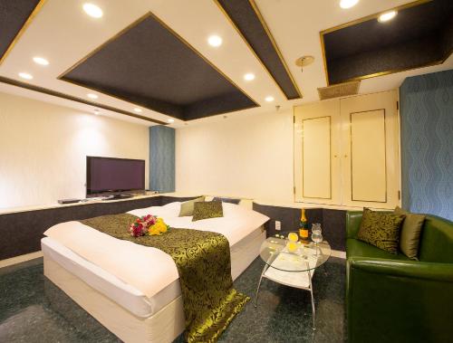 room detail thumbnail 1