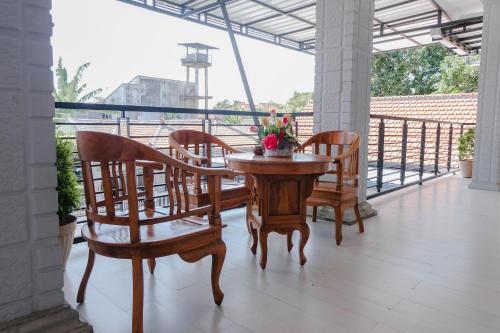 Terraza/balcón, Hotel O El Reyshi Family Residence Syariah in Banyuwangi