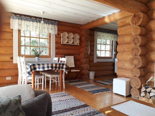 Pähkli Seaside Cottage with Cozy Outdoor Patio (Pahkli Seaside Cottage with Cozy Outdoor Patio) in Kungla