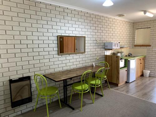 ห้องครัว, Kingswood Motel in โทคัมวาล