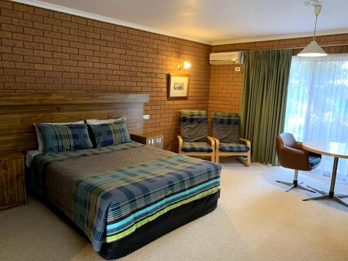1 queen bed