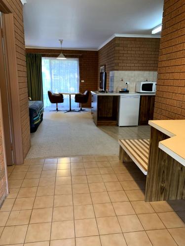 Kingswood Motel