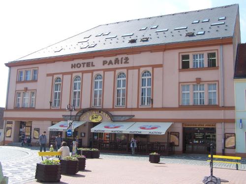 . Hotel Paříž