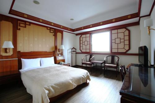 Hua Du Hotel near Tri-Service General Hospital