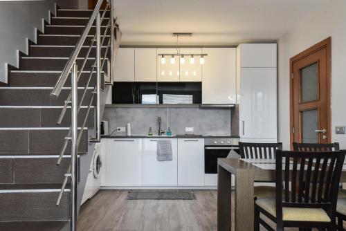 Beautiful City View Maisonette Apartment by Flat Mаnager, Sofia (Foto 5)