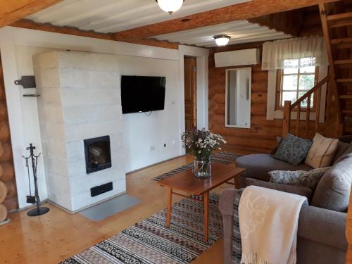 Pähkli Seaside Cottage with Cozy Outdoor Patio (Pahkli Seaside Cottage with Cozy Outdoor Patio) in Kungla