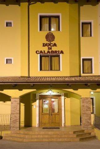 Hotel Duca Di Calabria - 출입구
