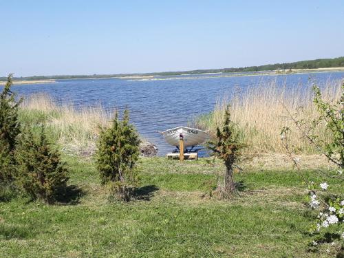 Pähkli Seaside Cottage with Cozy Outdoor Patio (Pahkli Seaside Cottage with Cozy Outdoor Patio) in Kungla