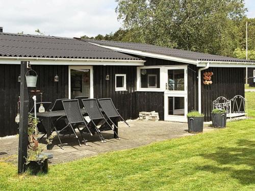  Holiday Home Lille Strandgaard II in Hals