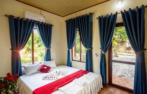 Bungalow with Garden View image 10