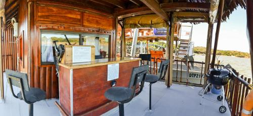 Maggie May House Boat - Colchester - 5km from Elephant Park