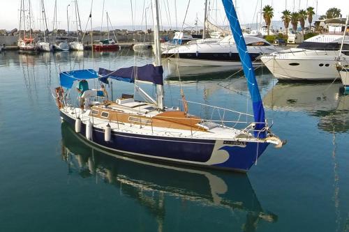  Ellinas yacht, Kalamata bei Dhesíllas