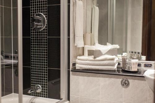 Strathmore Hotel - image 2