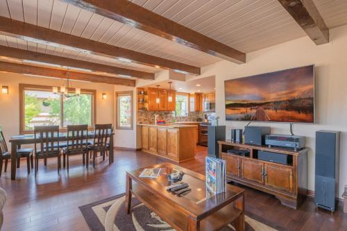 Gold Mountain Getaway - image 2