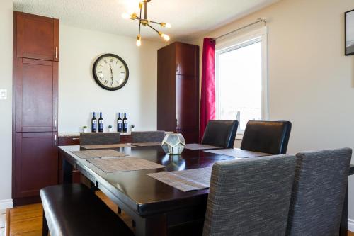 Modern Scandinavian Home 5 Mins To West Edmonton Mall