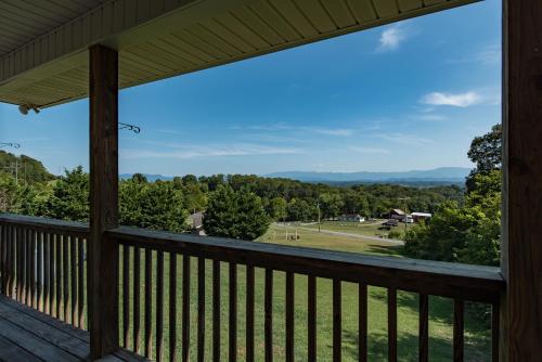 . 2BR Smokey Mountains Getaway