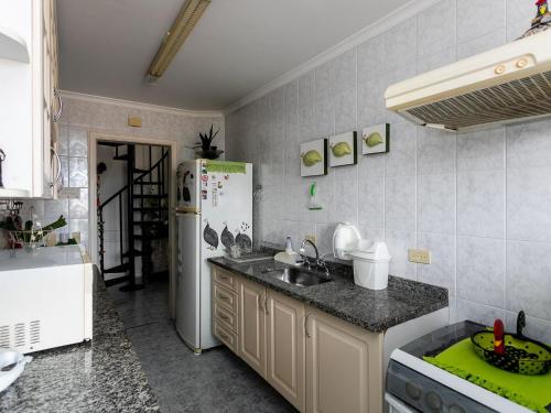 Duplex com cobertura, piscina e area gourmet no centro de Ubatuba