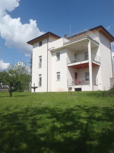  Villa Emilia, Pension in Castronno