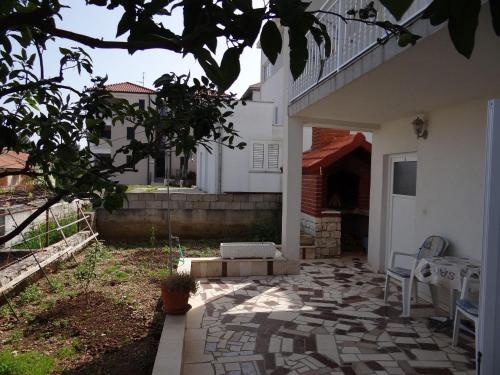 Apartments Tomislav - 120 m from beach - main image
