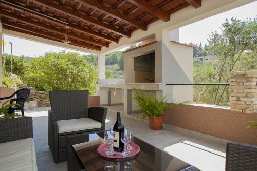 Villa Bistrana - 15m from sea - image 2
