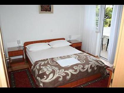 Apartments and rooms Vedra- parking - image 5