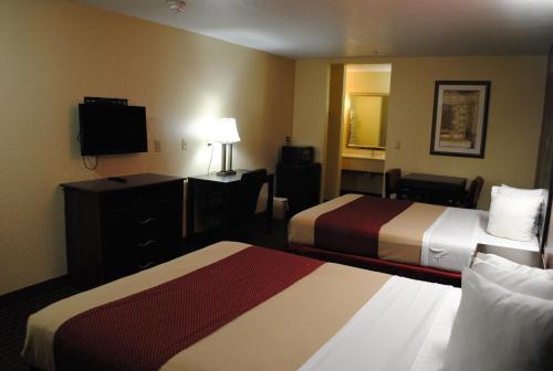 Scottish Inns Fort Worth Room Type - Queen Room with Two Queen Beds