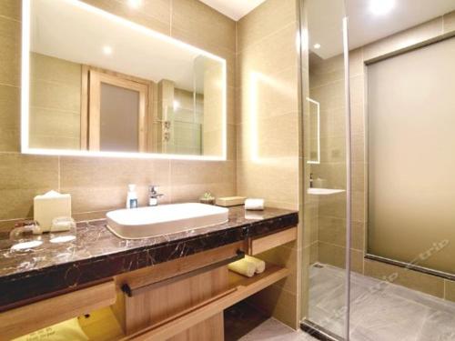 Atour Hotel Wuhan Changqing Road Branch