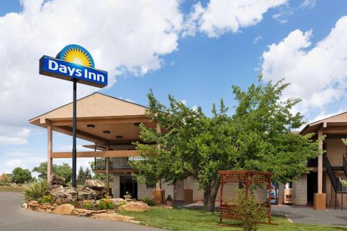 Days Inn by Wyndham Cortez